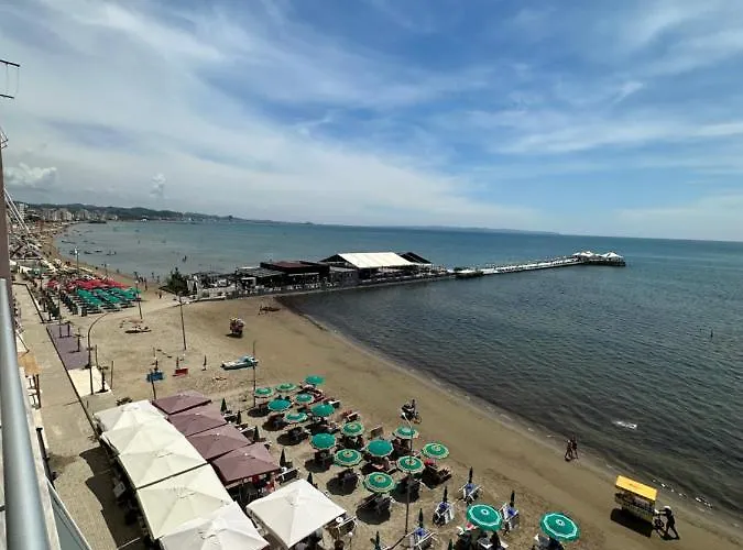 アパート Mira 303 ドゥラス